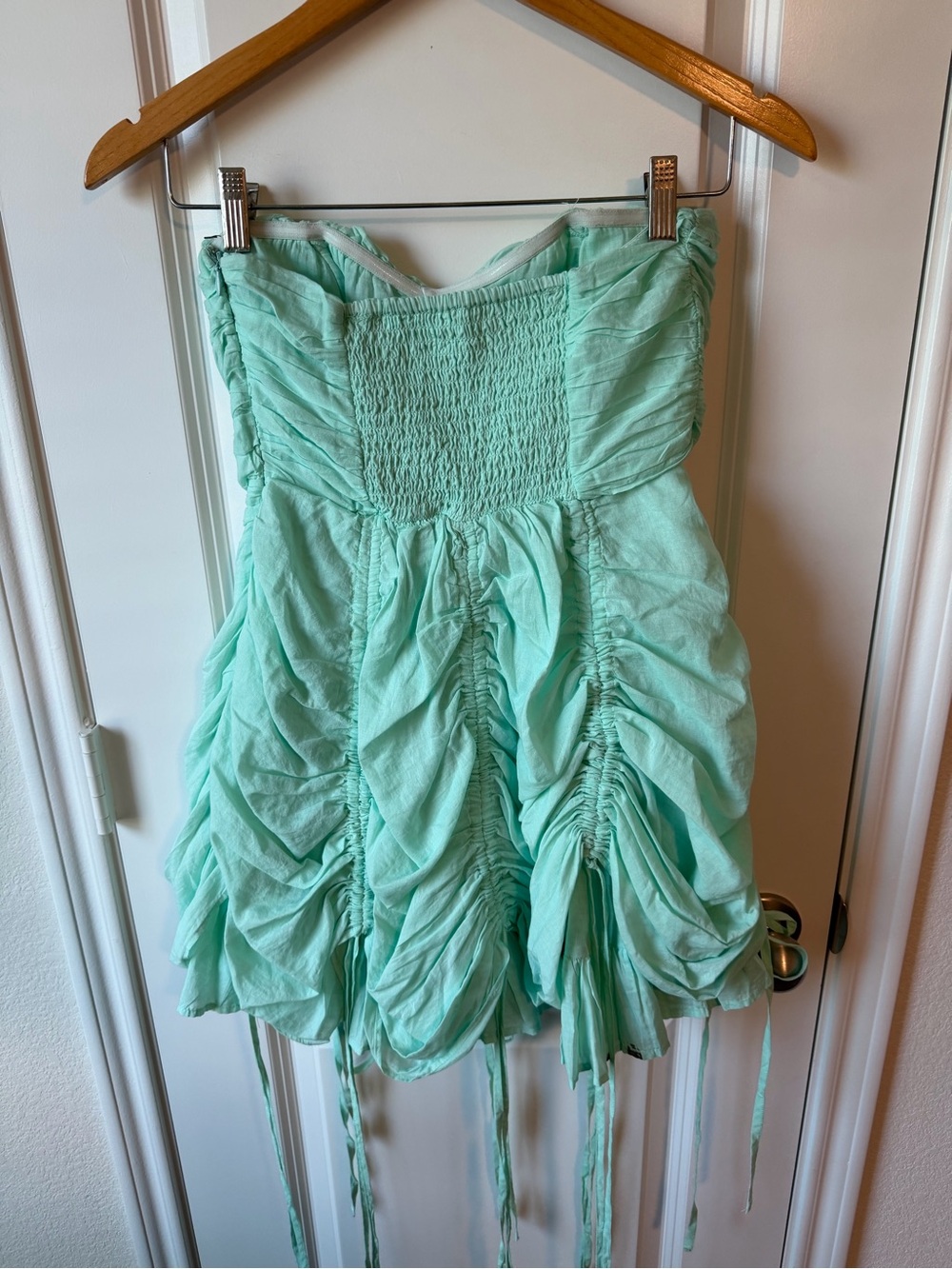 ⚡️NWT Urban Outfitters Kimchi Blue Belladonna Strapless Mini Dress in Mint Green - Picture 4 of 6